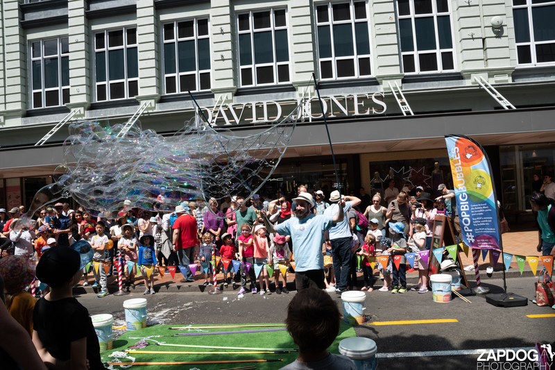 galleries/WellXmas2019/Bubbles/mid/mid_welly2019_2_-6268.jpg