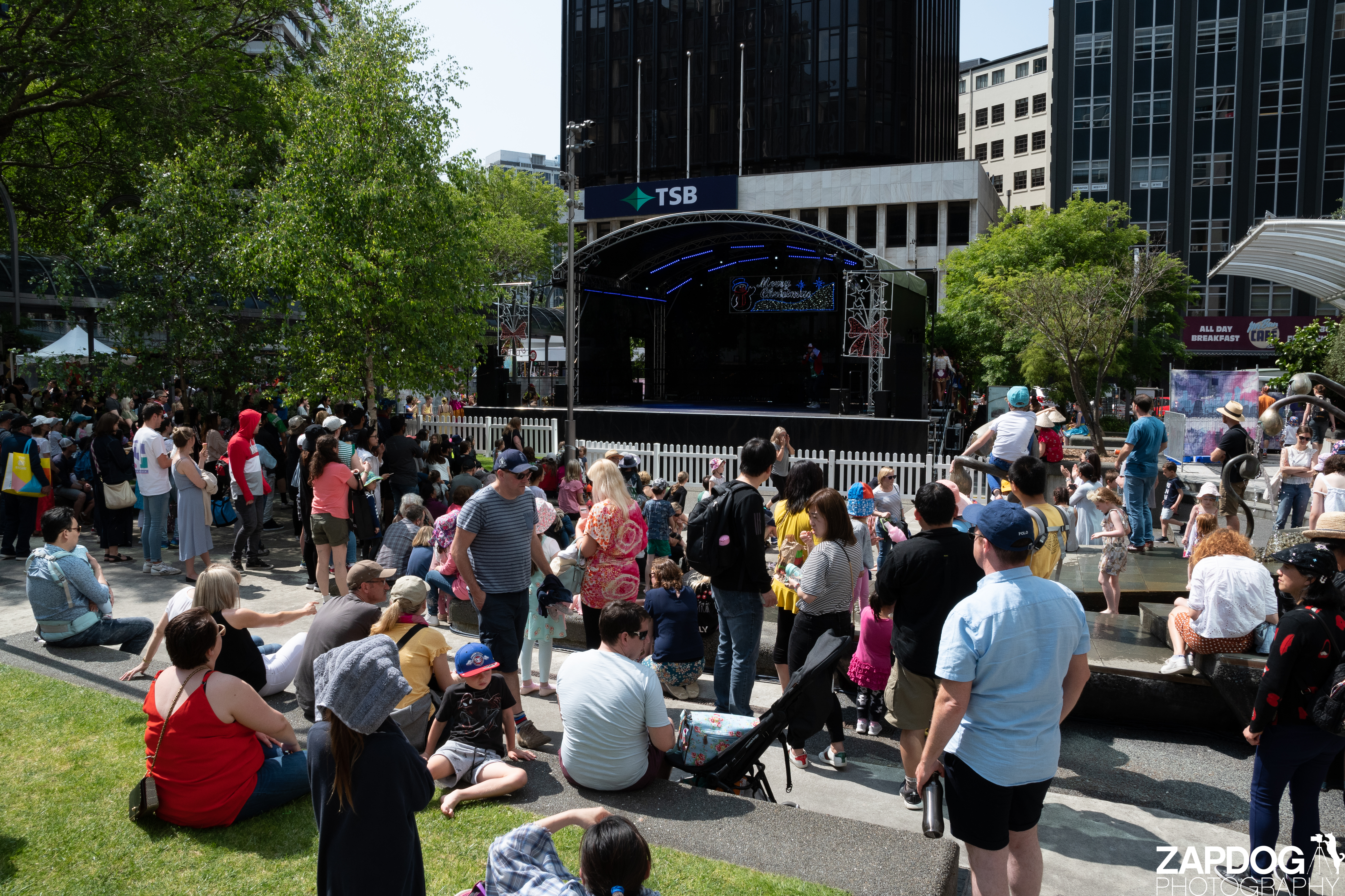 galleries/WellXmas2019/Crowd/welly2019_3_-6445.jpg