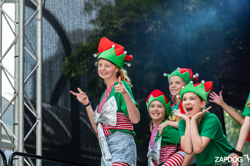 galleries/WellXmas2019/Dancers/mid/mid_welly2019_-3200.jpg