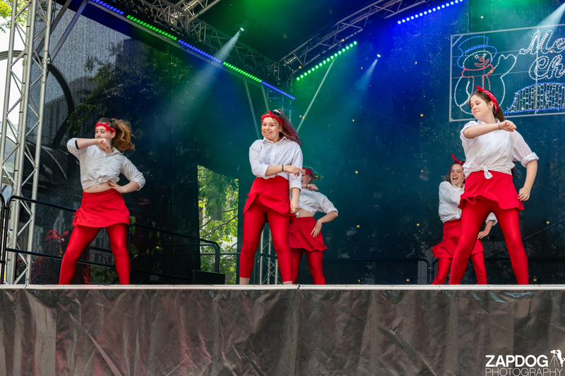 galleries/WellXmas2019/Dancers/mid/mid_welly2019_-3211.jpg