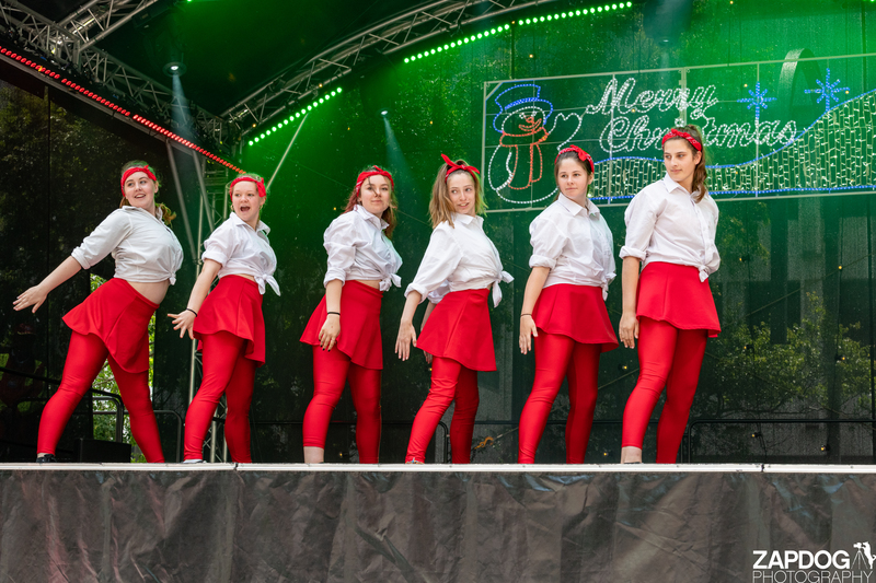 galleries/WellXmas2019/Dancers/mid/mid_welly2019_-3230.jpg