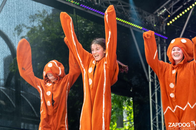 galleries/WellXmas2019/Dancers/mid/mid_welly2019_-3351.jpg