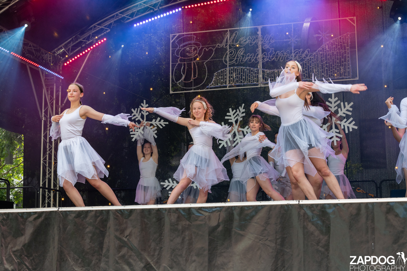 galleries/WellXmas2019/Dancers/mid/mid_welly2019_-3397.jpg