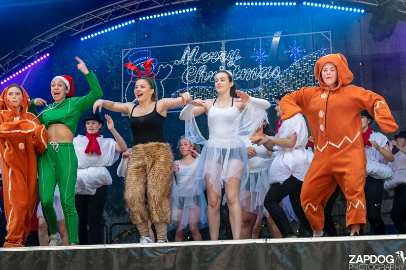 galleries/WellXmas2019/Dancers/mid/mid_welly2019_-3417.jpg