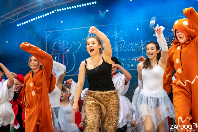 galleries/WellXmas2019/Dancers/mid/mid_welly2019_-3449.jpg