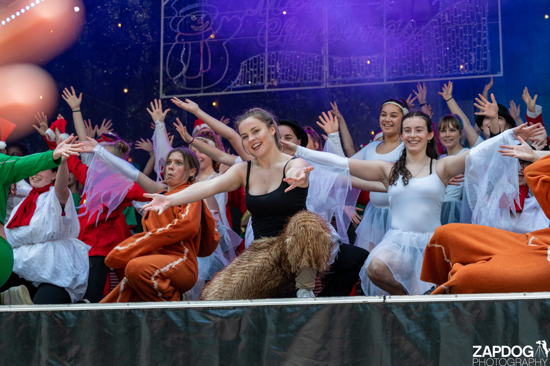 galleries/WellXmas2019/Dancers/mid/mid_welly2019_-3458.jpg