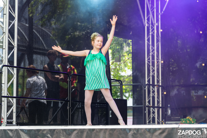 galleries/WellXmas2019/Dancers/mid/mid_welly2019_-3518.jpg