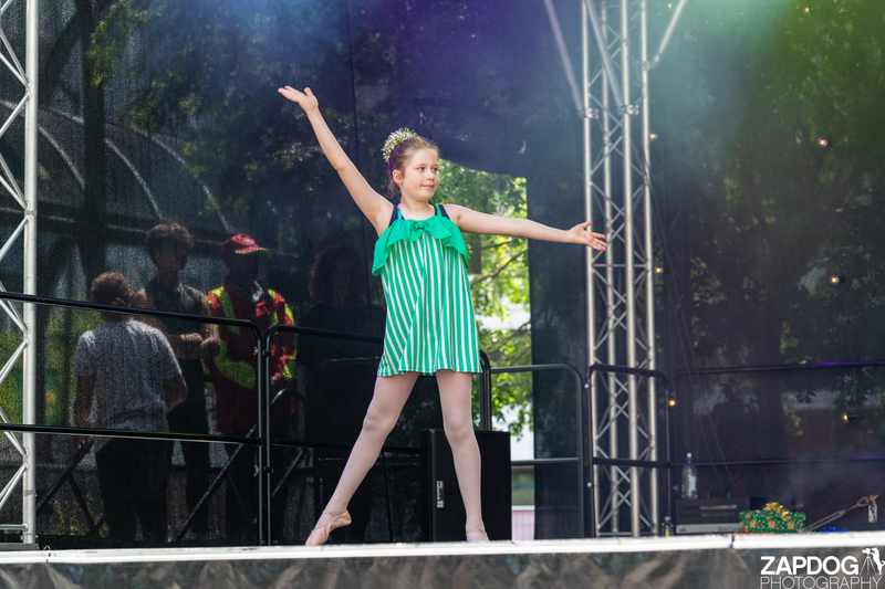 galleries/WellXmas2019/Dancers/mid/mid_welly2019_-3521.jpg