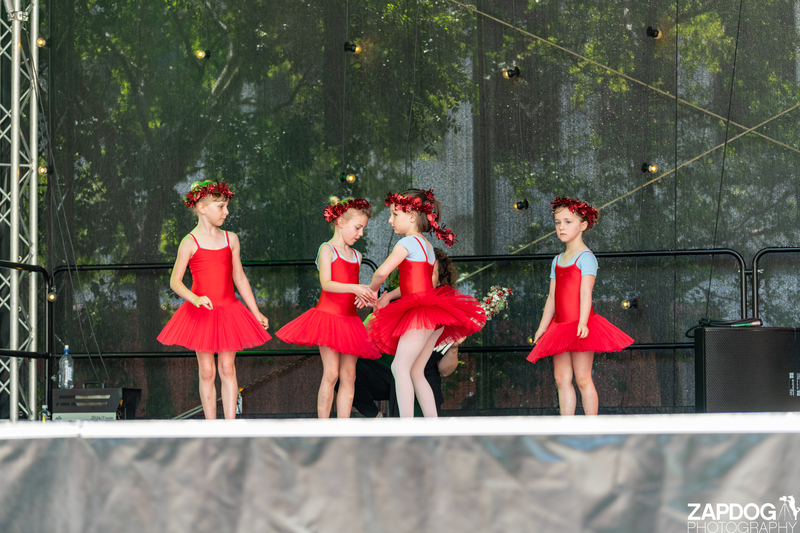 galleries/WellXmas2019/Dancers/mid/mid_welly2019_-3670.jpg
