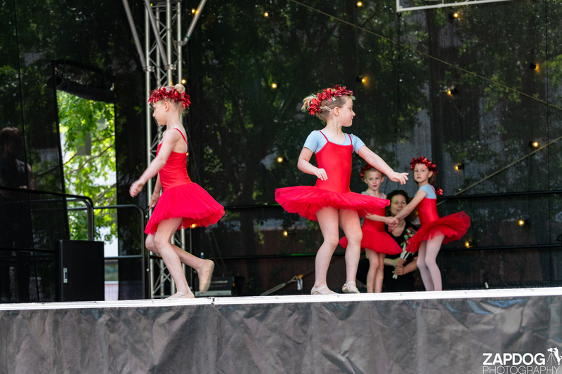 galleries/WellXmas2019/Dancers/mid/mid_welly2019_-3681.jpg