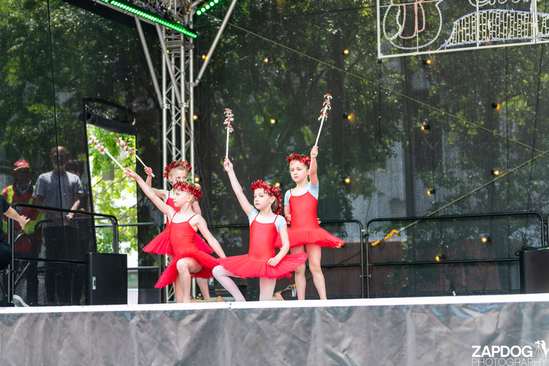 galleries/WellXmas2019/Dancers/mid/mid_welly2019_-3705.jpg