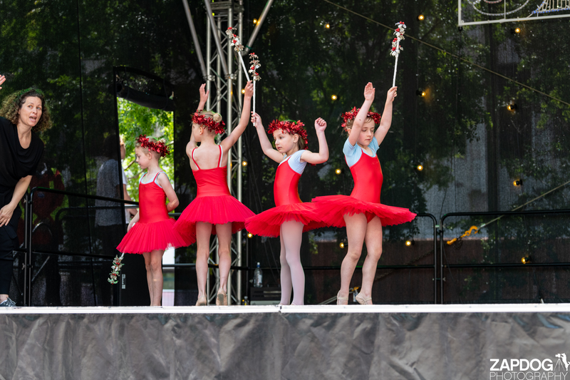 galleries/WellXmas2019/Dancers/mid/mid_welly2019_-3711.jpg