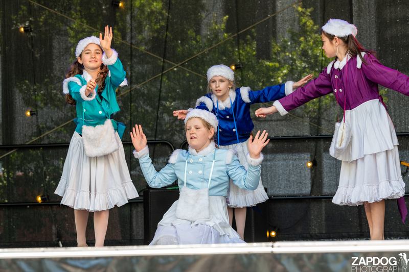 galleries/WellXmas2019/Dancers/mid/mid_welly2019_-3748.jpg
