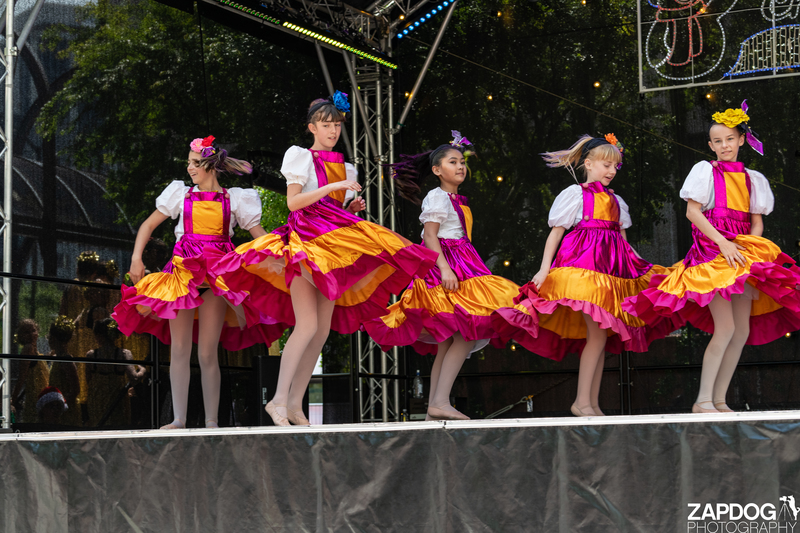 galleries/WellXmas2019/Dancers/mid/mid_welly2019_-3850.jpg