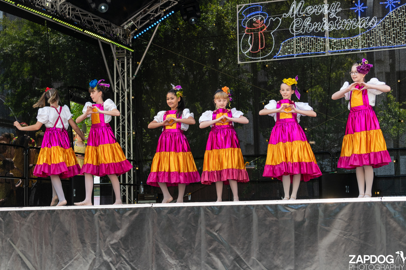 galleries/WellXmas2019/Dancers/mid/mid_welly2019_-3870.jpg