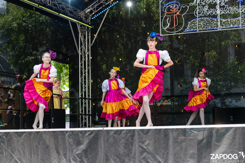 galleries/WellXmas2019/Dancers/mid/mid_welly2019_-3912.jpg