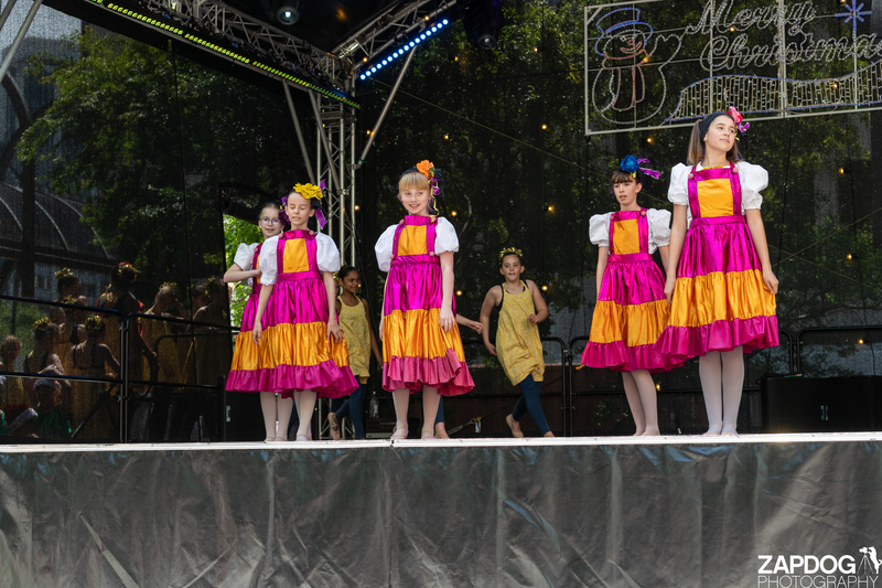 galleries/WellXmas2019/Dancers/mid/mid_welly2019_-3947.jpg