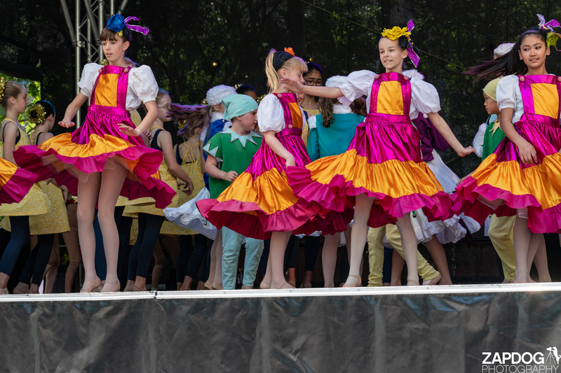 galleries/WellXmas2019/Dancers/mid/mid_welly2019_-3957.jpg