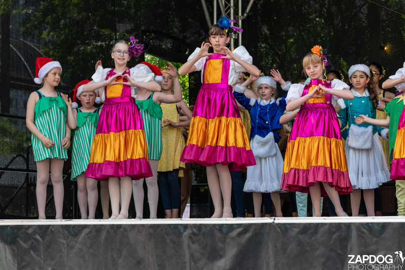 galleries/WellXmas2019/Dancers/mid/mid_welly2019_-3961.jpg