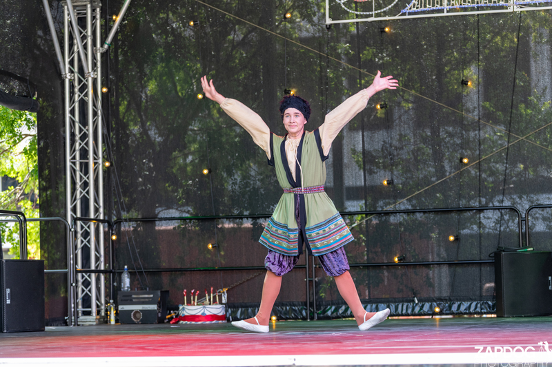 galleries/WellXmas2019/Dancers/mid/mid_welly2019_-4103.jpg