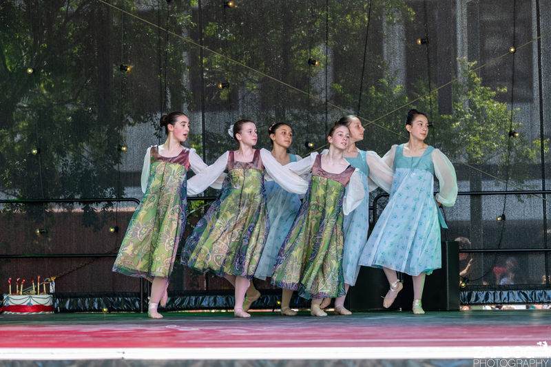 galleries/WellXmas2019/Dancers/mid/mid_welly2019_-4122.jpg