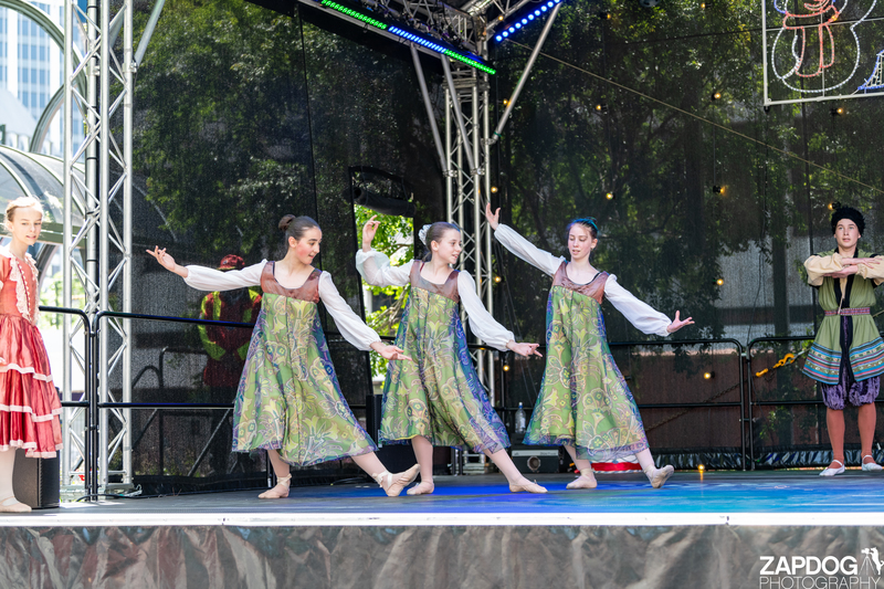 galleries/WellXmas2019/Dancers/mid/mid_welly2019_-4138.jpg