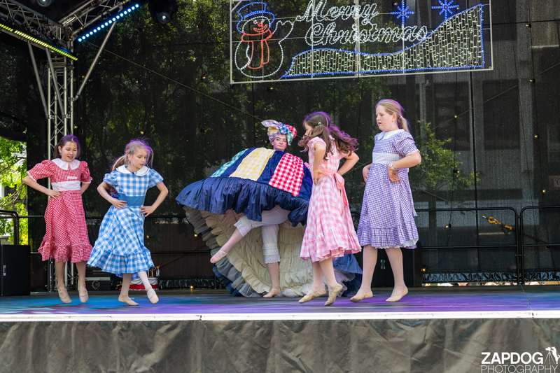 galleries/WellXmas2019/Dancers/mid/mid_welly2019_-4156.jpg