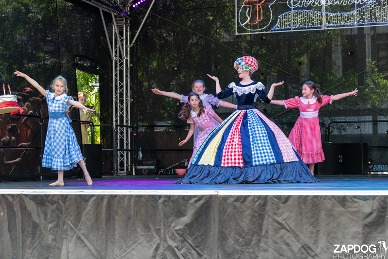 galleries/WellXmas2019/Dancers/mid/mid_welly2019_-4221.jpg