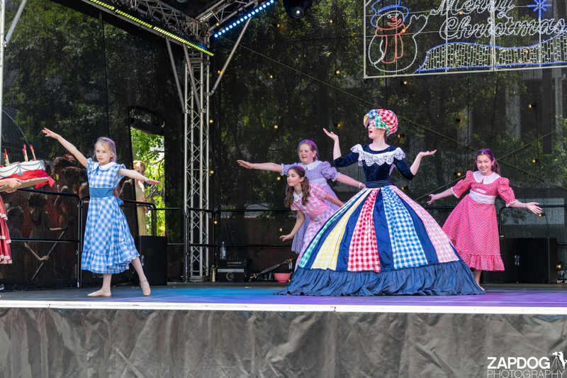 galleries/WellXmas2019/Dancers/mid/mid_welly2019_-4226.jpg