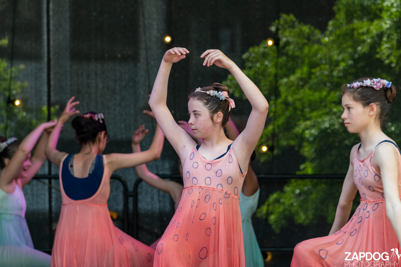 galleries/WellXmas2019/Dancers/mid/mid_welly2019_-4233.jpg