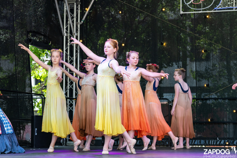 galleries/WellXmas2019/Dancers/mid/mid_welly2019_-4246.jpg