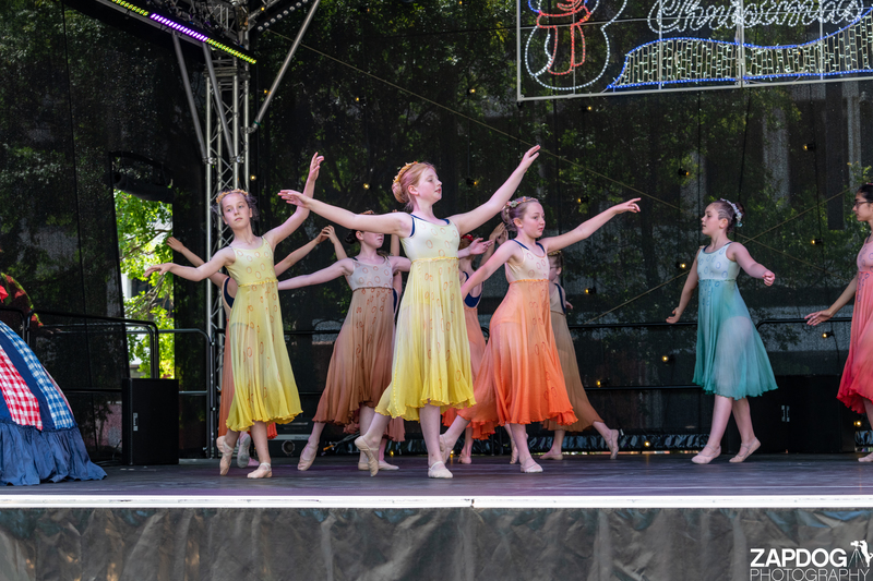 galleries/WellXmas2019/Dancers/mid/mid_welly2019_-4252.jpg