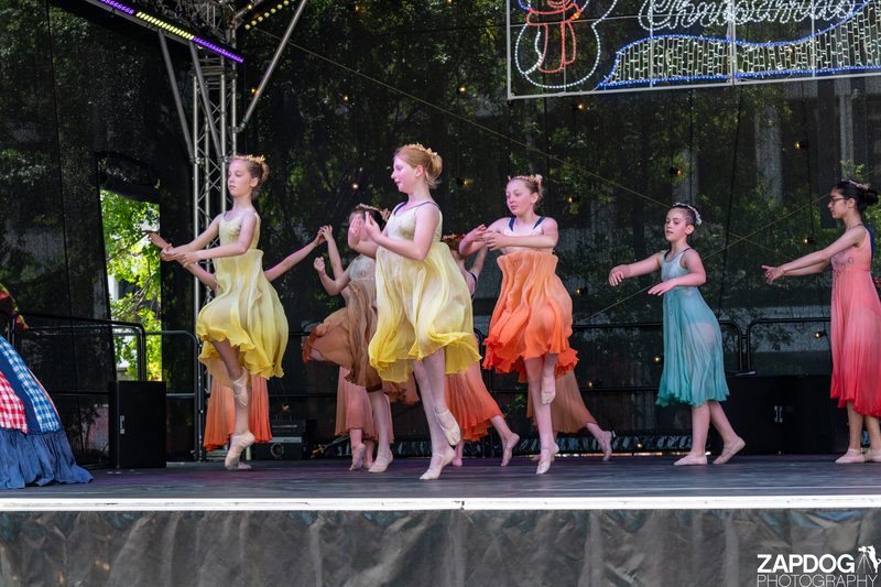 galleries/WellXmas2019/Dancers/mid/mid_welly2019_-4254.jpg
