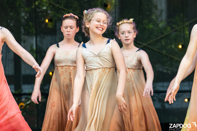 galleries/WellXmas2019/Dancers/mid/mid_welly2019_-4270.jpg
