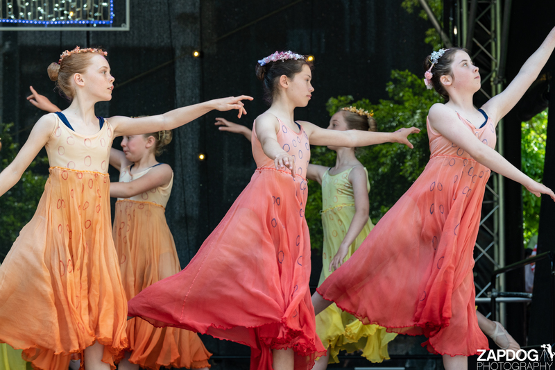 galleries/WellXmas2019/Dancers/mid/mid_welly2019_-4271.jpg