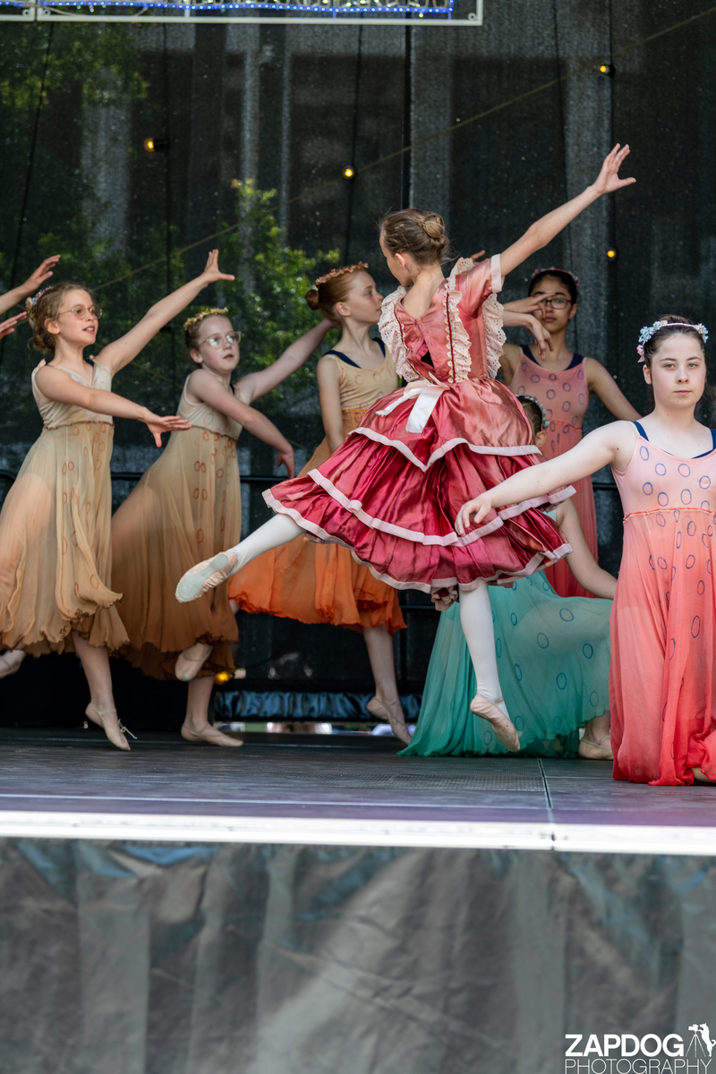 galleries/WellXmas2019/Dancers/mid/mid_welly2019_-4300.jpg