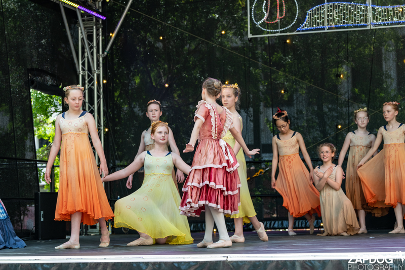 galleries/WellXmas2019/Dancers/mid/mid_welly2019_-4304.jpg