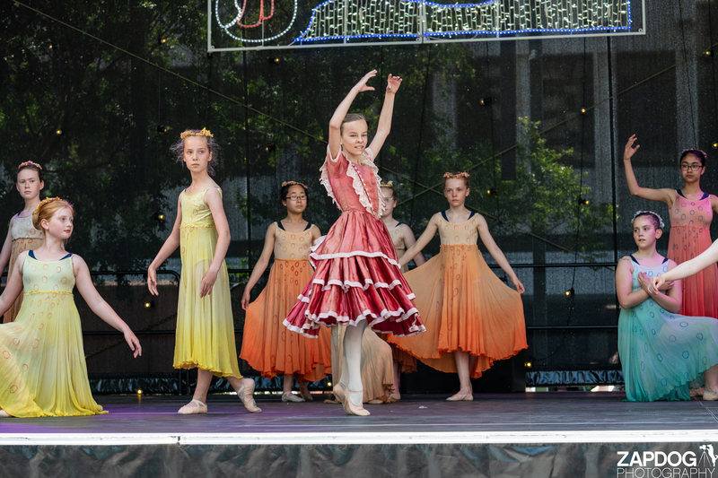 galleries/WellXmas2019/Dancers/mid/mid_welly2019_-4321.jpg