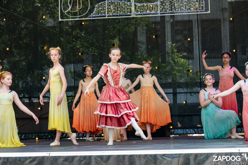 galleries/WellXmas2019/Dancers/mid/mid_welly2019_-4333.jpg