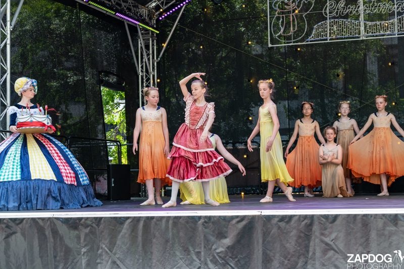 galleries/WellXmas2019/Dancers/mid/mid_welly2019_-4364.jpg