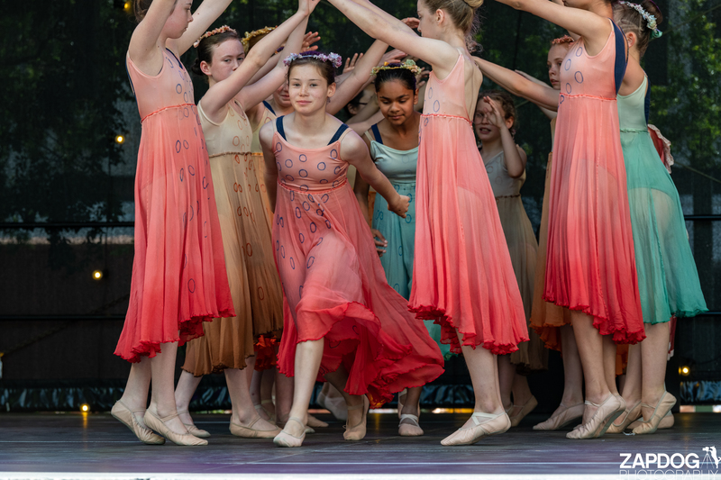 galleries/WellXmas2019/Dancers/mid/mid_welly2019_-4420.jpg