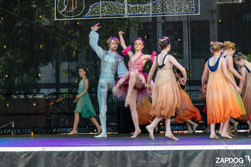 galleries/WellXmas2019/Dancers/mid/mid_welly2019_-4438.jpg
