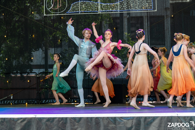 galleries/WellXmas2019/Dancers/mid/mid_welly2019_-4439.jpg