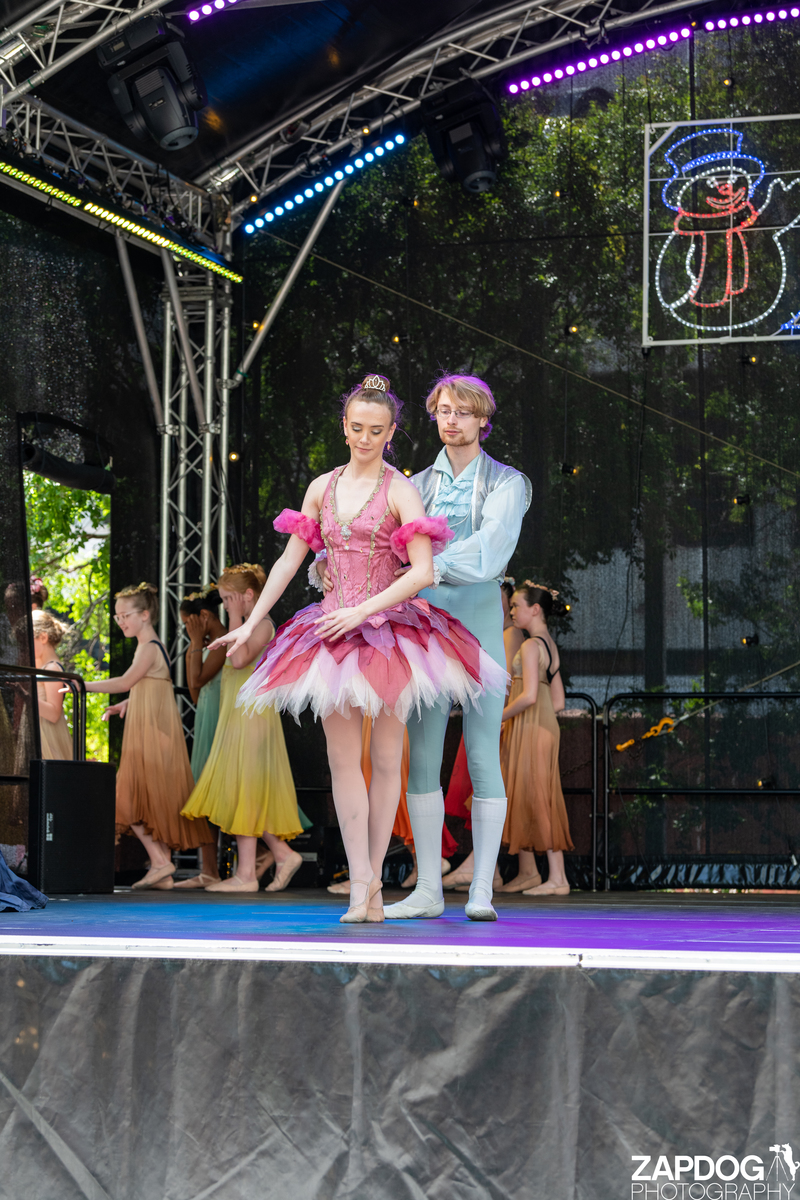 galleries/WellXmas2019/Dancers/mid/mid_welly2019_-4450.jpg