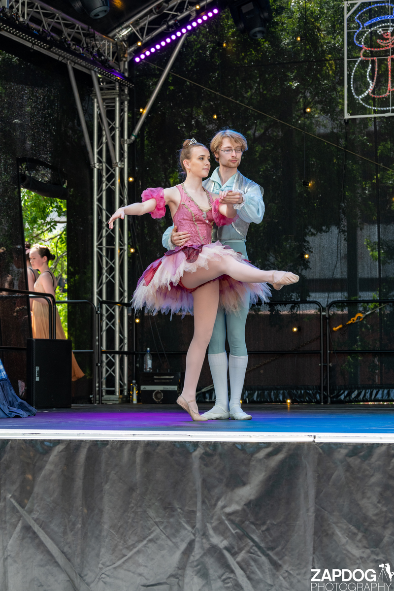 galleries/WellXmas2019/Dancers/mid/mid_welly2019_-4455.jpg