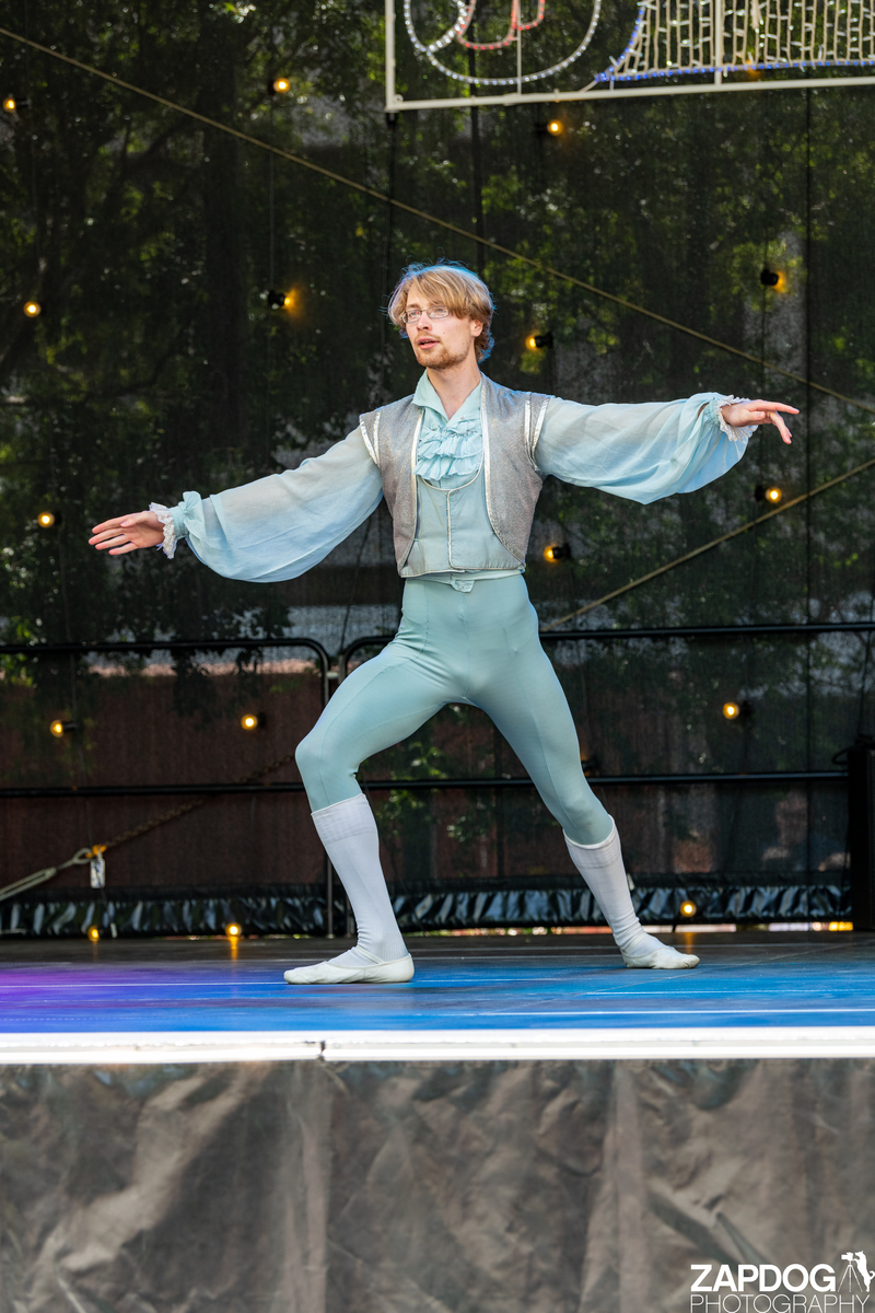 galleries/WellXmas2019/Dancers/mid/mid_welly2019_-4491.jpg