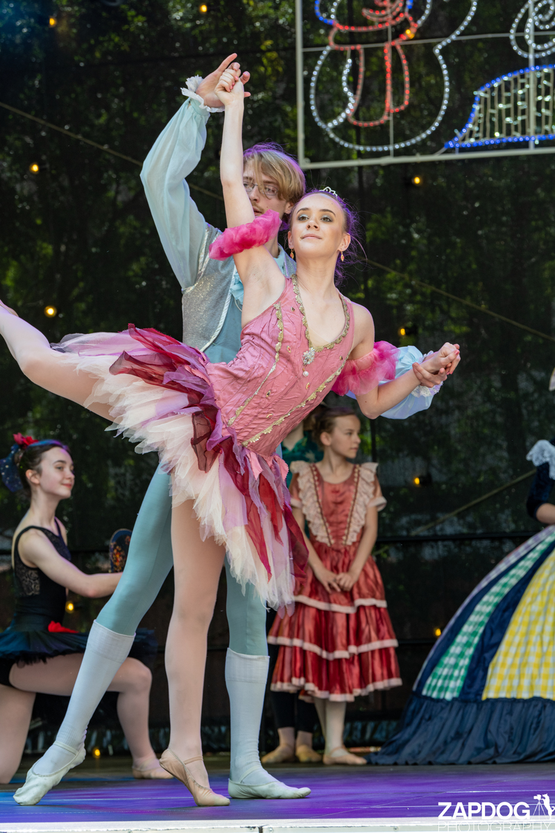 galleries/WellXmas2019/Dancers/mid/mid_welly2019_-4509.jpg