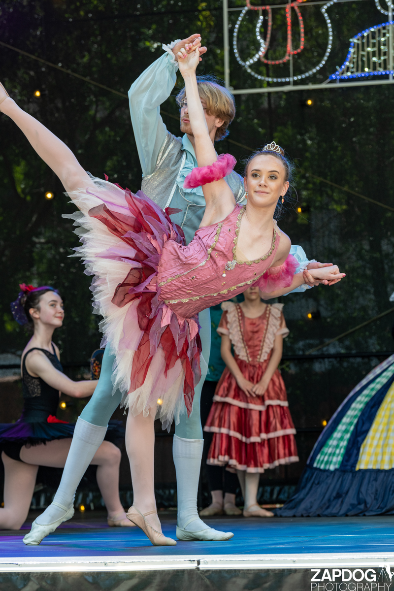 galleries/WellXmas2019/Dancers/mid/mid_welly2019_-4511.jpg