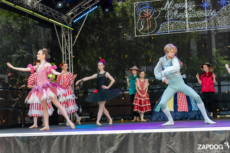 galleries/WellXmas2019/Dancers/mid/mid_welly2019_-4514.jpg