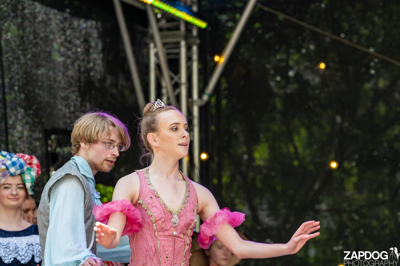 galleries/WellXmas2019/Dancers/mid/mid_welly2019_-4571.jpg